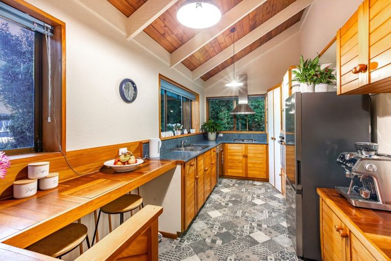 Photo of property in 49 Bayview Road, Paremata, Porirua, 5024