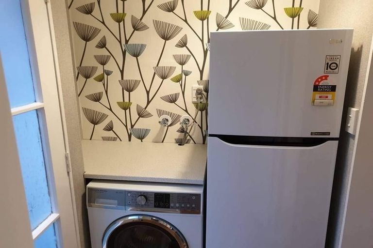 Photo of property in 60a Viewmont Drive, Harbour View, Lower Hutt, 5010