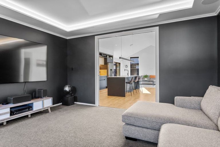 Photo of property in 16 Valour Drive, Rangiora, 7400