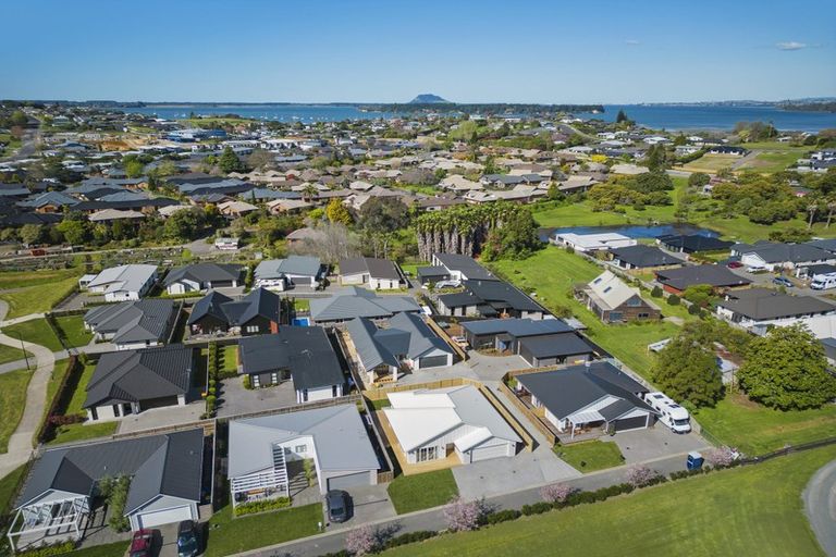 Photo of property in 6 Grove Lane, Omokoroa, 3114