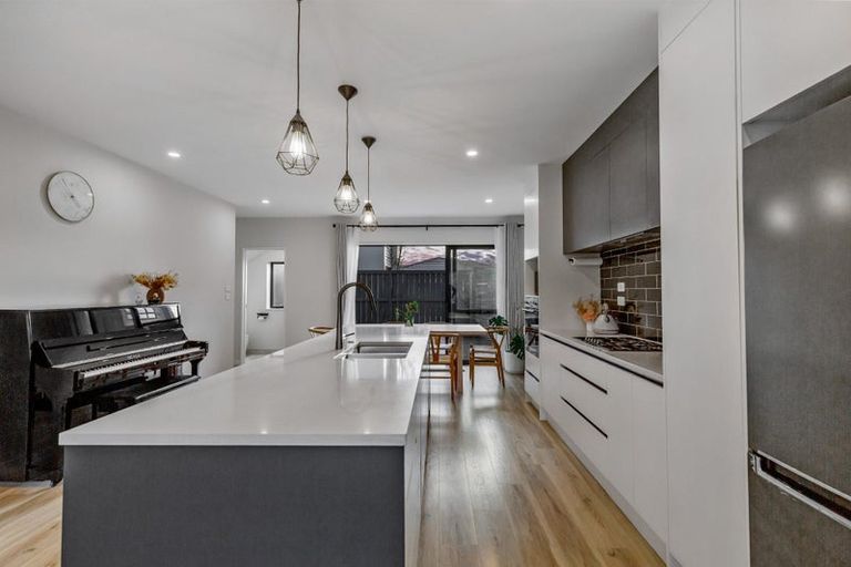 Photo of property in 24 Lumbarda Drive, Kumeu, 0810