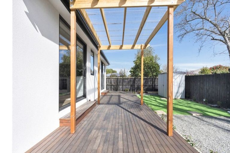 Photo of property in 2/397 Sawyers Arms Road, Harewood, Christchurch, 8051