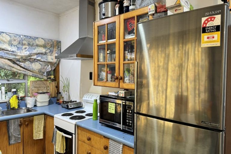 Photo of property in 72 Peach Road, Glenfield, Auckland, 0629