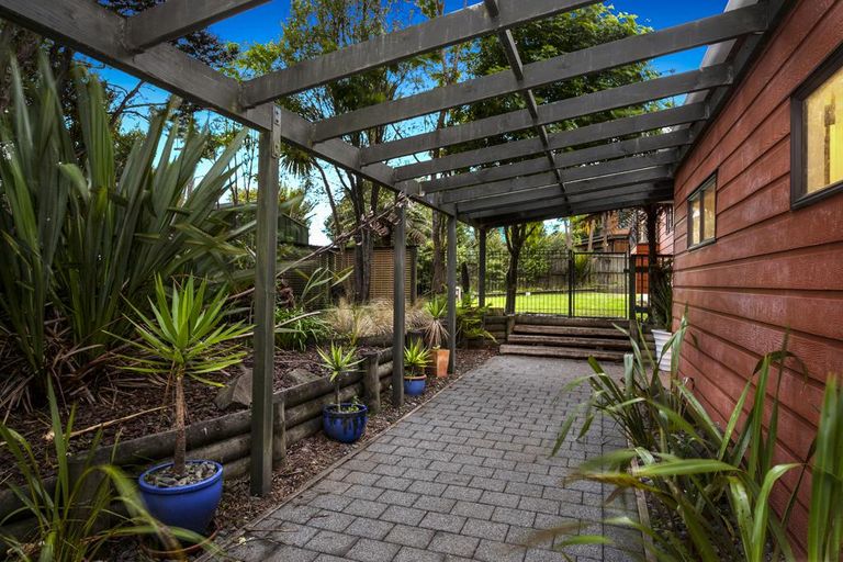 Photo of property in 174 Shaw Road, Oratia, Auckland, 0604