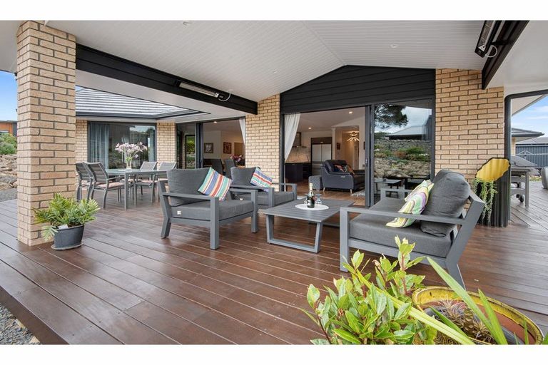 Photo of property in 21 Capstone Place, Te Kamo, Kamo, 0185