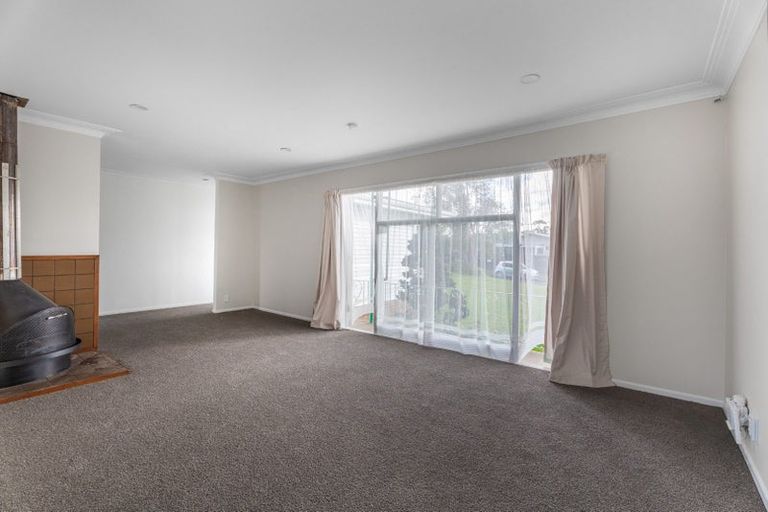 Photo of property in 9 Kuaka Place, New Lynn, Auckland, 0600