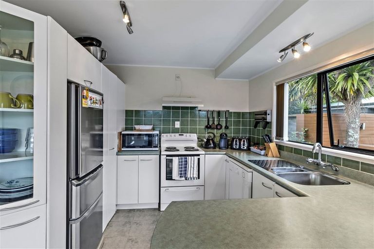 Photo of property in 2/31 Rangeview Road, Sunnyvale, Auckland, 0612