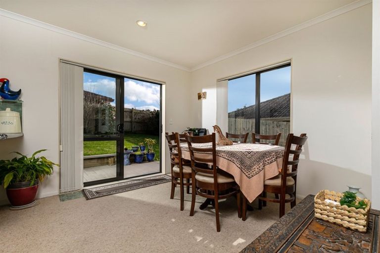 Photo of property in 15 Westglen Place, Ranui, Auckland, 0612