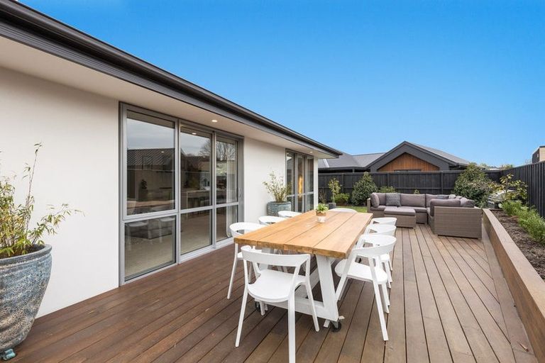 Photo of property in 8 Irvines Track, Halswell, Christchurch, 8025