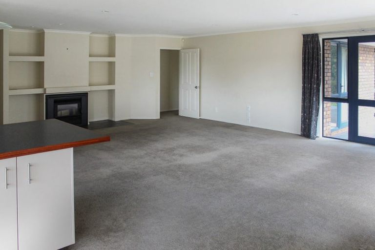 Photo of property in 68 Ruapehu Drive, Fitzherbert, Palmerston North, 4410