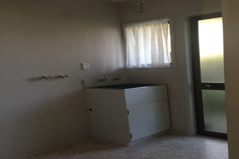 Photo of property in 2/24 Hattaway Avenue, Bucklands Beach, Auckland, 2012