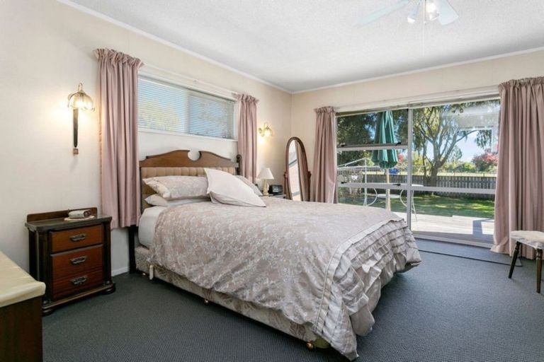 Photo of property in 321 Shakespeare Street, Leamington, Cambridge, 3432