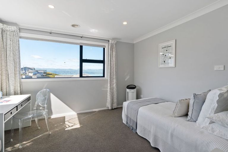 Photo of property in 2 Cessna Way, Newlands, Wellington, 6037