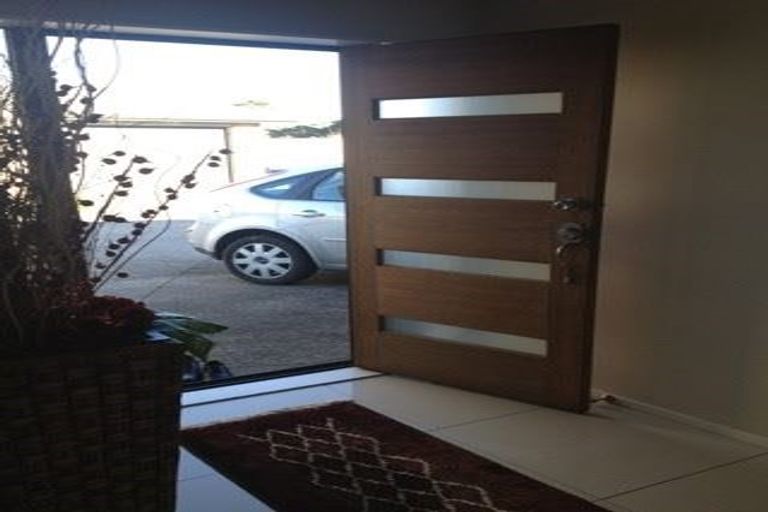 Photo of property in 11 Riverglade Parkway, Te Atatu South, Auckland, 0610