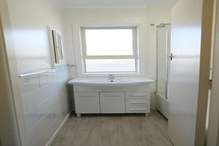 Photo of property in 12 Geelong Place, Burnside, Christchurch, 8053