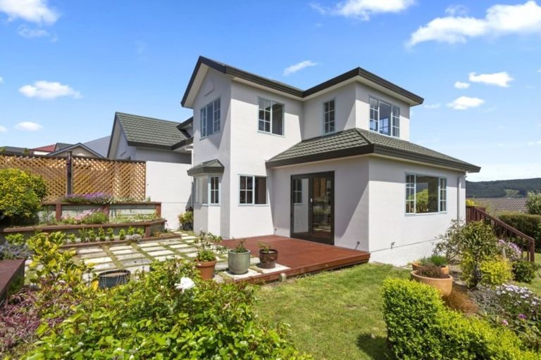 Photo of property in 128 Woodman Drive, Tawa, Wellington, 5028