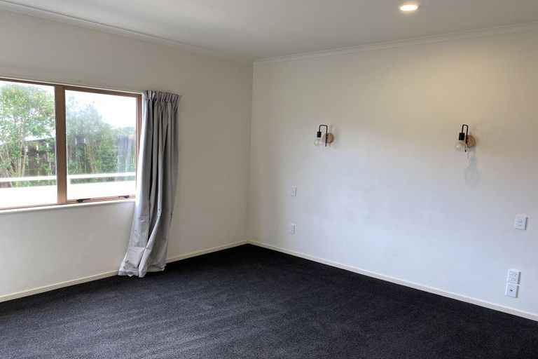 Photo of property in 17 Sea Vista Avenue, Beach Haven, Auckland, 0626