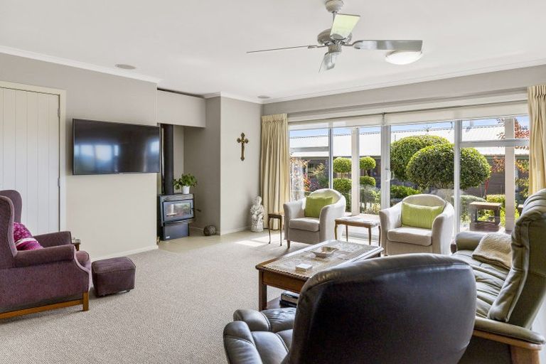 Photo of property in 19 Kinder Street, Acacia Bay, Taupo, 3330