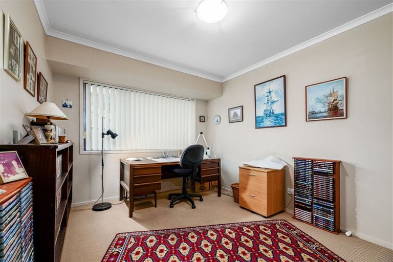 Photo of property in 1 Chardonnay Rise, Henderson, Auckland, 0612