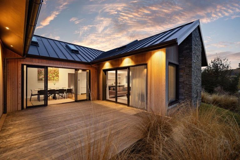 Photo of property in 2 Appin Court, Jacks Point, Queenstown, 9371