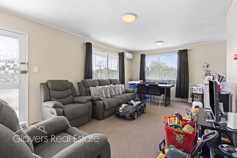 Photo of property in 5/89 Bruce Mclaren Road, Henderson, Auckland, 0612