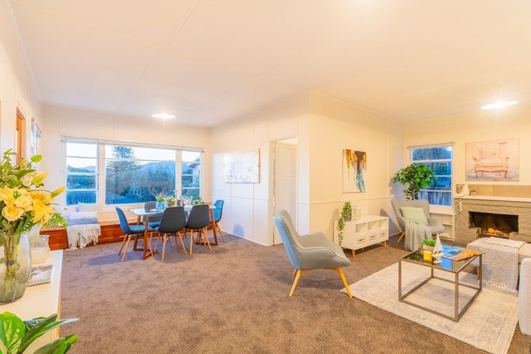 Photo of property in 14 Manly Street, Paraparaumu Beach, Paraparaumu, 5032