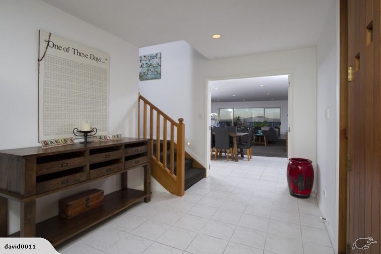 Photo of property in 2/25 Churchill Road, Murrays Bay, Auckland, 0630