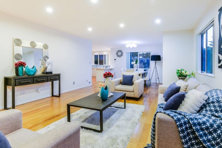 Photo of property in 10a Greenslade Crescent, Northcote, Auckland, 0627