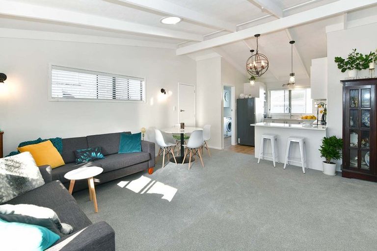 Photo of property in 19b Albatross Road, Red Beach, 0932