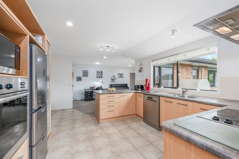 Photo of property in 9 Zeus Avenue, Henderson, Auckland, 0612