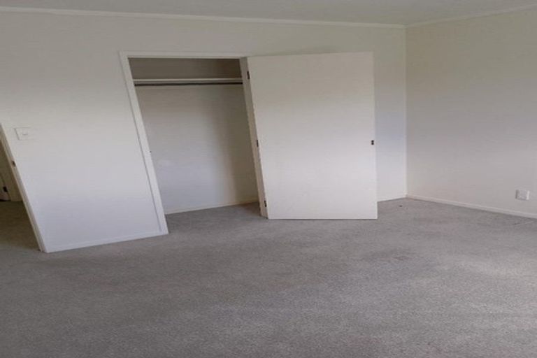 Photo of property in 2/8 Quiet Street, Te Atatu South, Auckland, 0610