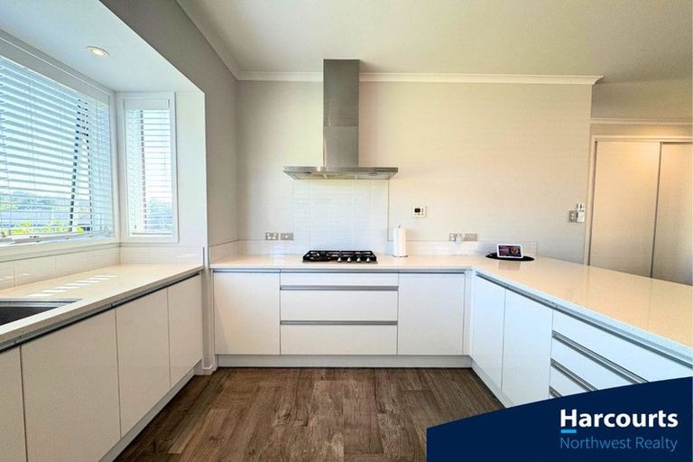 Photo of property in 5 Malbec Place, Huapai, Kumeu, 0810