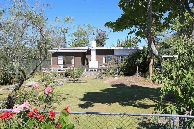 Photo of property in 21 Ranui Station Road, Ranui, Auckland, 0612