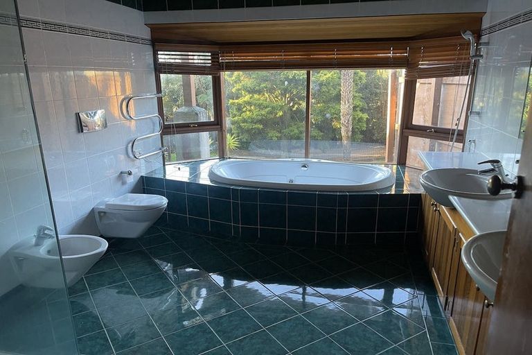 Photo of property in 71 Opanuku Road, Henderson Valley, Auckland, 0612