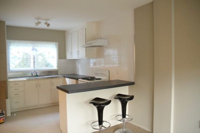 Photo of property in 10/11 Tawera Road, Greenlane, Auckland, 1051