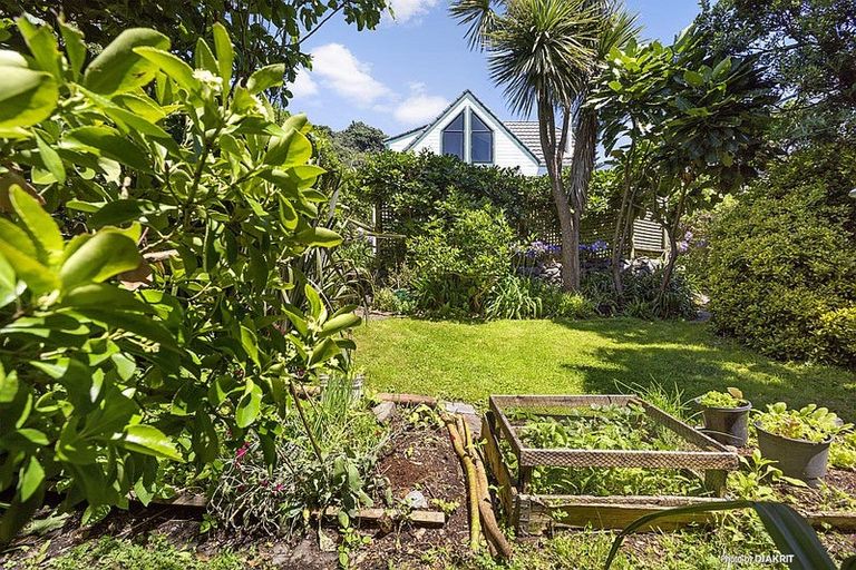 Photo of property in 23 Pinnacle Street, Seatoun, Wellington, 6022