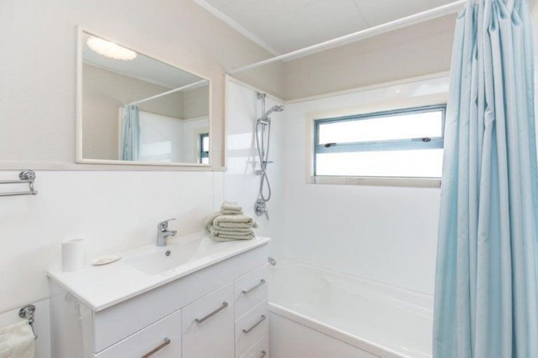 Photo of property in Mt View Flats, 6 The Mall, Mount Maunganui, 3116