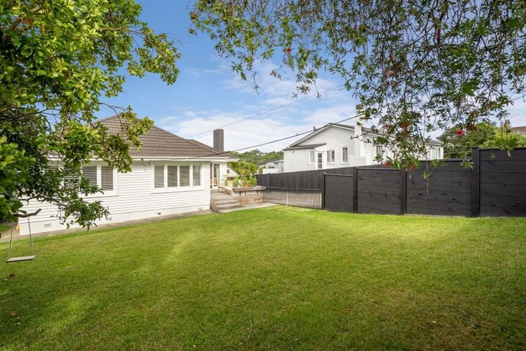 Photo of property in 2/232 East Coast Road, Forrest Hill, Auckland, 0620