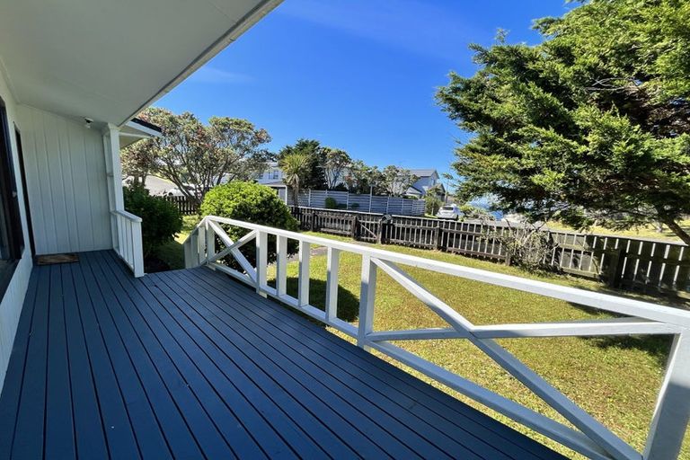 Photo of property in 31 Sunhaven Drive, Newlands, Wellington, 6037