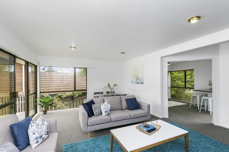 Photo of property in 11 Ellwood Place, Churton Park, Wellington, 6037
