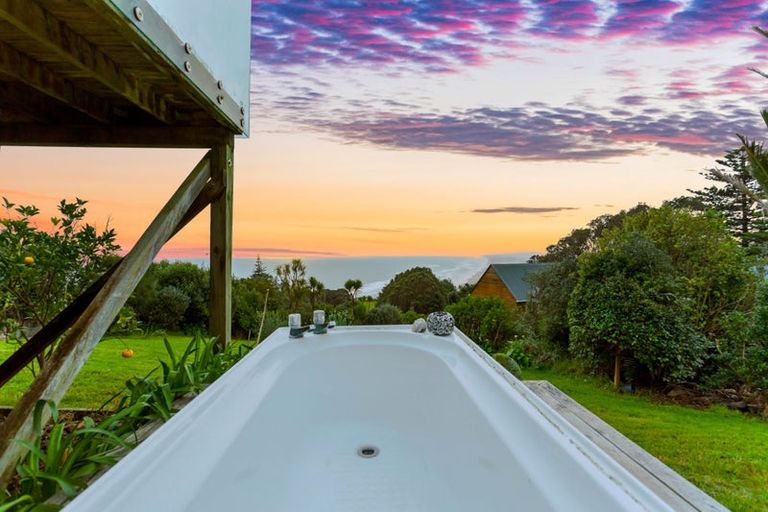 Photo of property in 26 Edwin Mitchelson Road, Muriwai, Waimauku, 0881