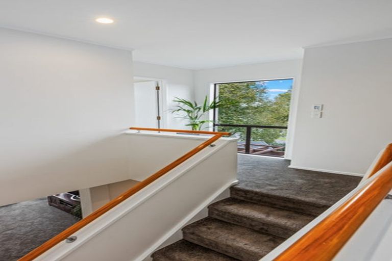 Photo of property in 6 Rathmullen Place, Pinehill, Auckland, 0632
