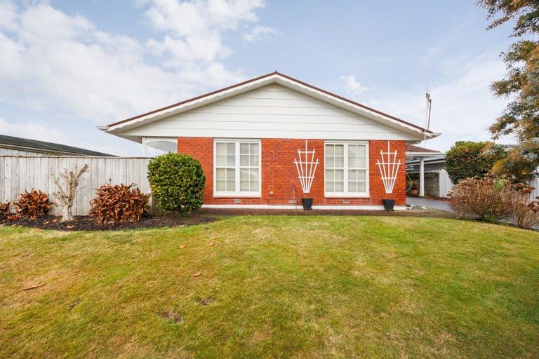 Photo of property in 14 Mudgway Place, Awapuni, Palmerston North, 4412
