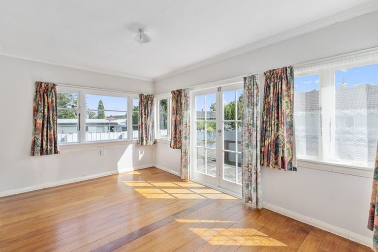 Photo of property in 629 Queen Street East, Levin, 5510