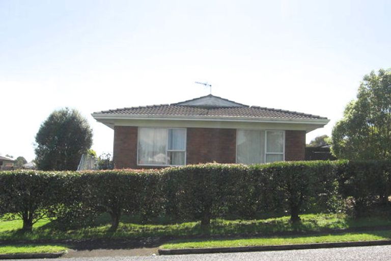 Photo of property in 2/32 Highland Park Drive, Highland Park, Auckland, 2010