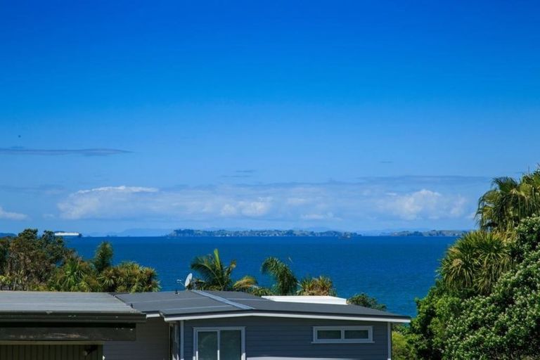 Photo of property in 2/33 Hyde Road, Rothesay Bay, Auckland, 0630
