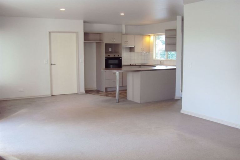 Photo of property in 6 Woodfield Lane, Redwood, Christchurch, 8051