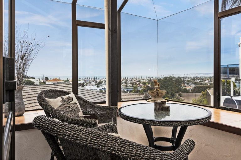 Photo of property in 30a Enfield Road, Hospital Hill, Napier, 4110