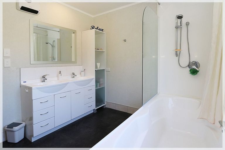 Photo of property in 286 Wall Road, Foxton, 4891