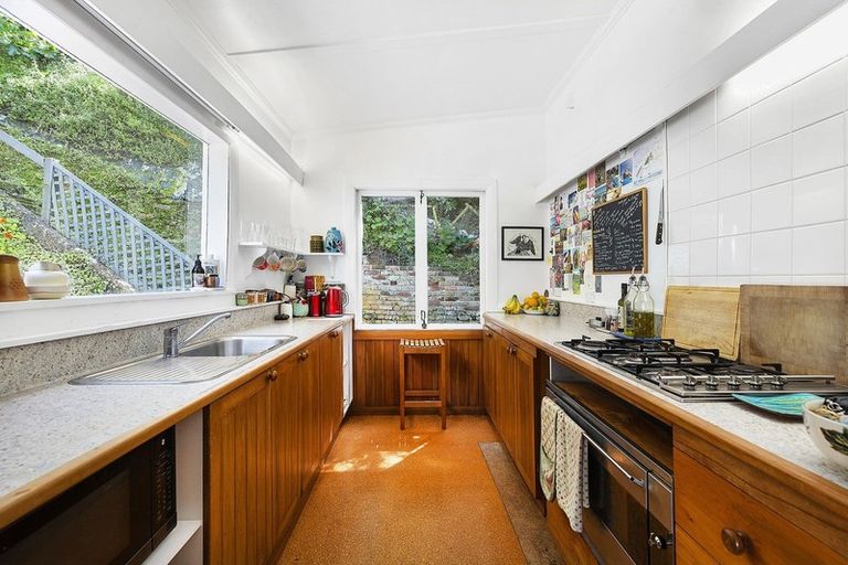 Photo of property in 75 Grafton Road, Roseneath, Wellington, 6011